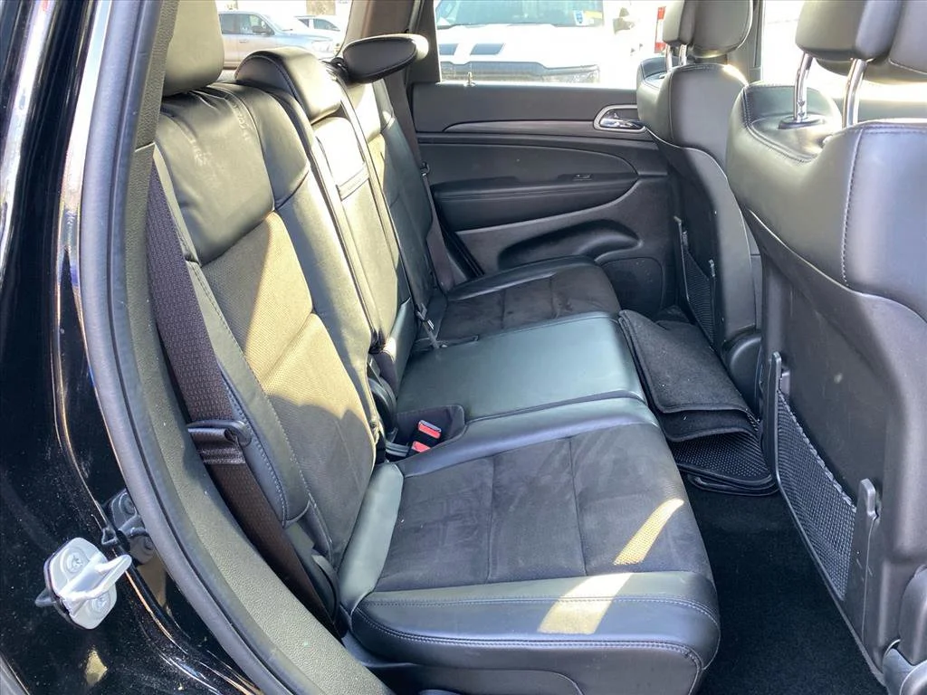 Used 2022 Diamond Black Crystal Pearlcoat Jeep Laredo X image 27