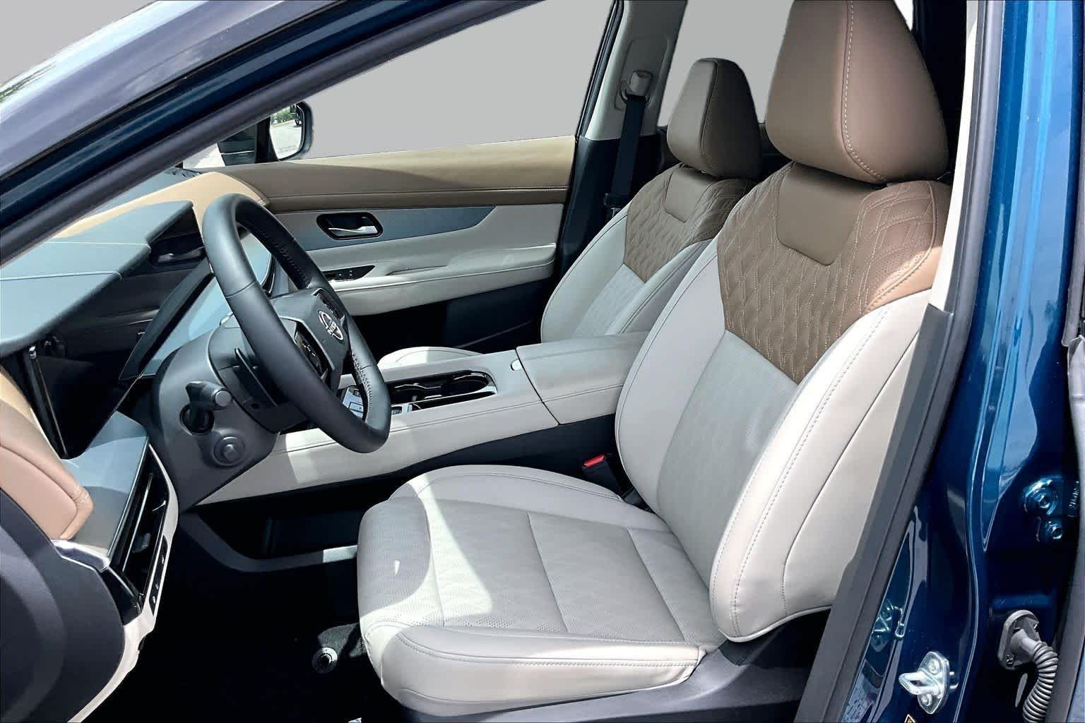 Used 2026 Aurora Blue Pearl Metallic/Super Black Nissan Platinum image 8