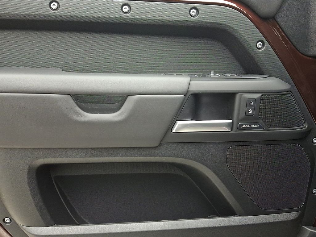 New 2026 Sedona Red Land Rover S image 8