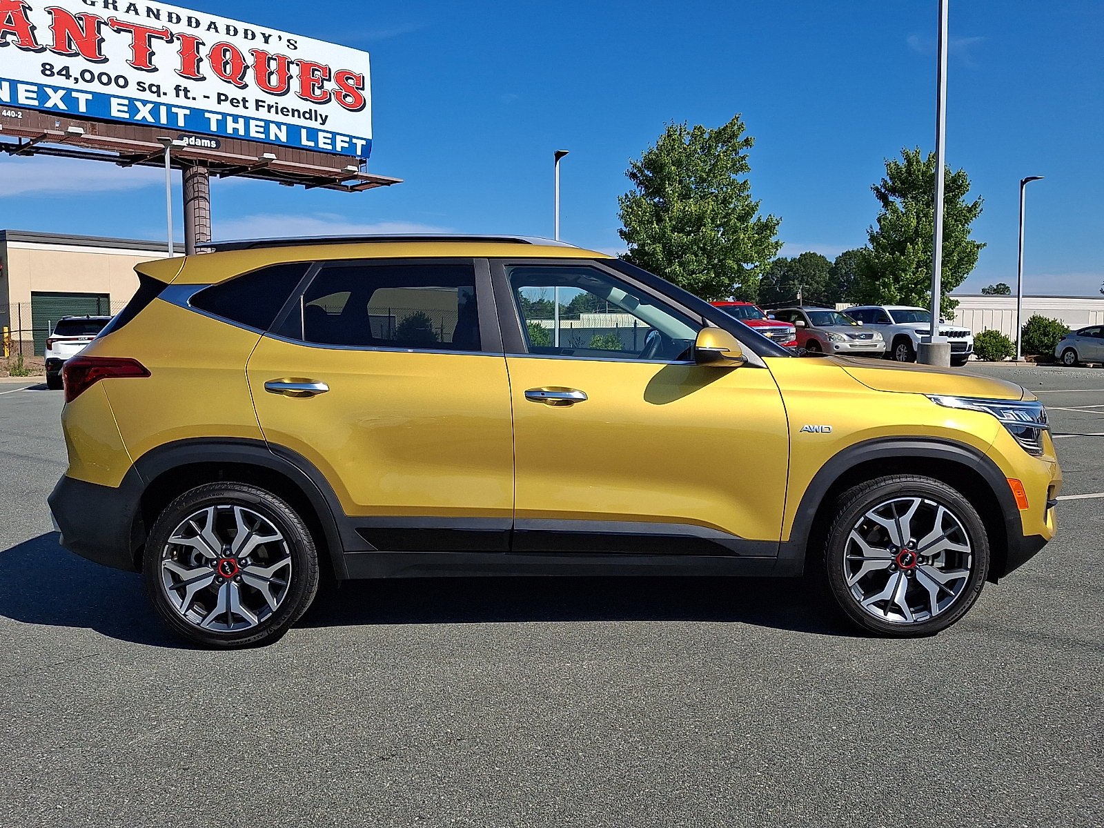 Certified Used 2023 Starbright Yellow - B4Y Kia SX Turbo image 7