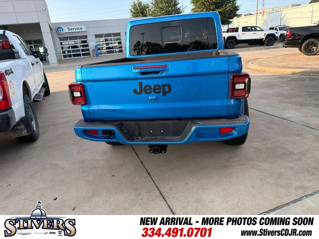 Used 2022 Blue Jeep Overland image 10
