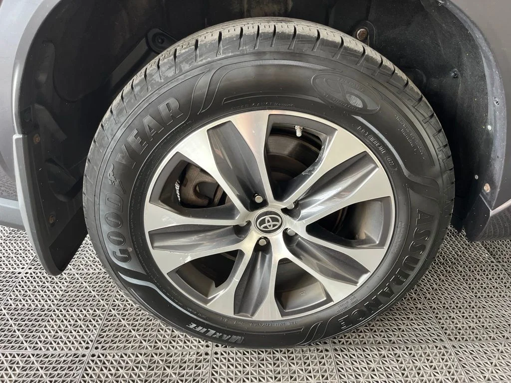 Used 2020 Gray Toyota XLE image 27