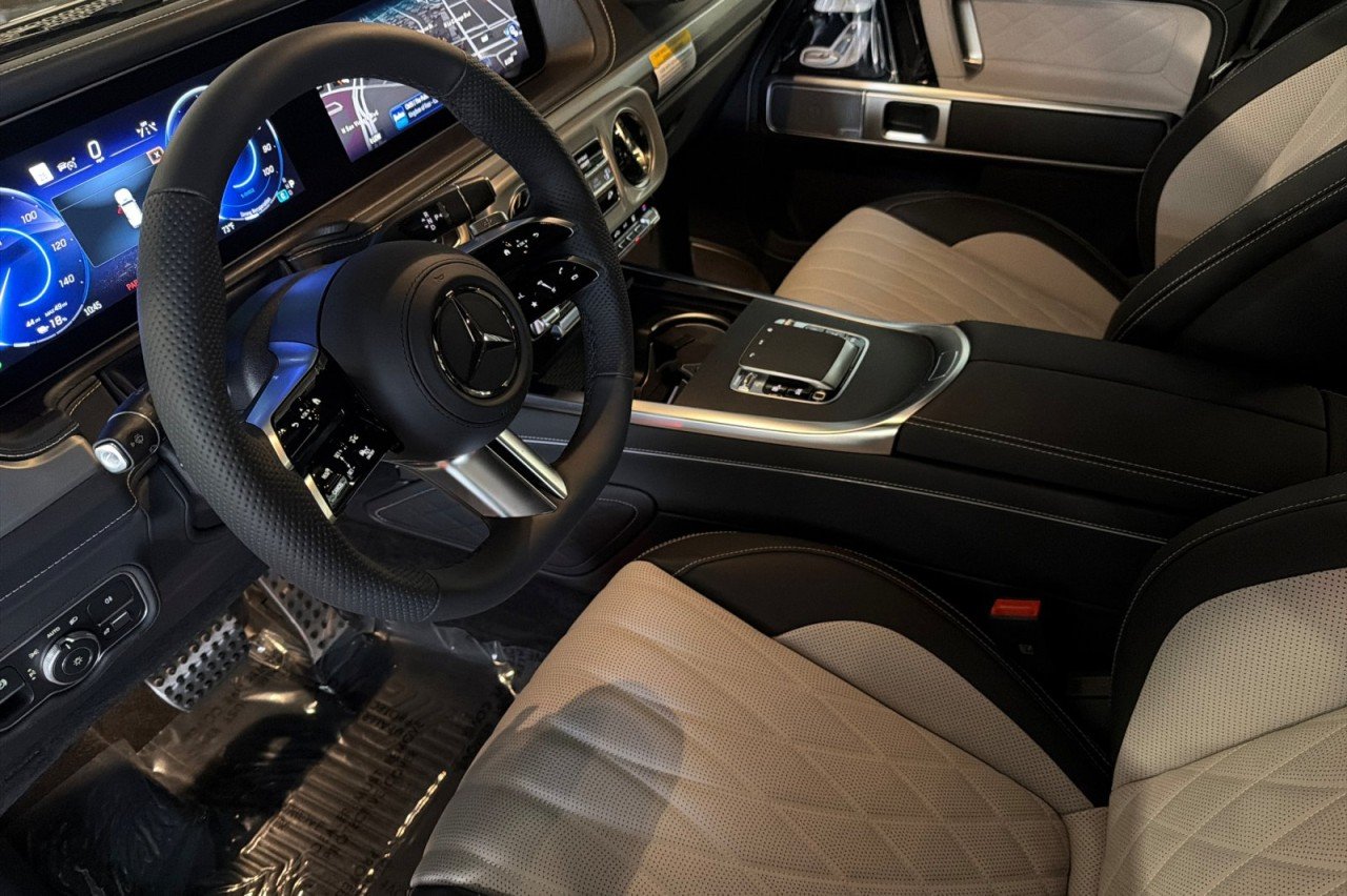 New 2027 MANUFAKTUR Arabian Grey Non- Metallic Mercedes-Benz G 580e SUV image 9