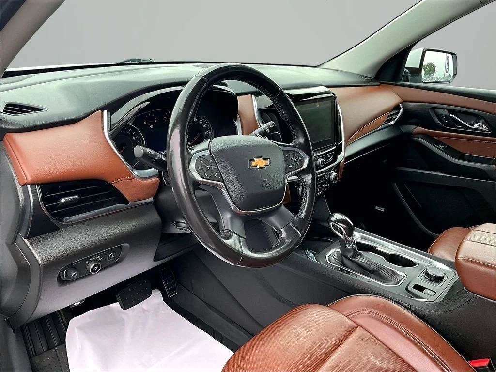 Used 2021 White Chevrolet High Country image 13
