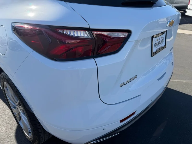 Used 2019 SUMMIT WHITE Chevrolet Premier image 25