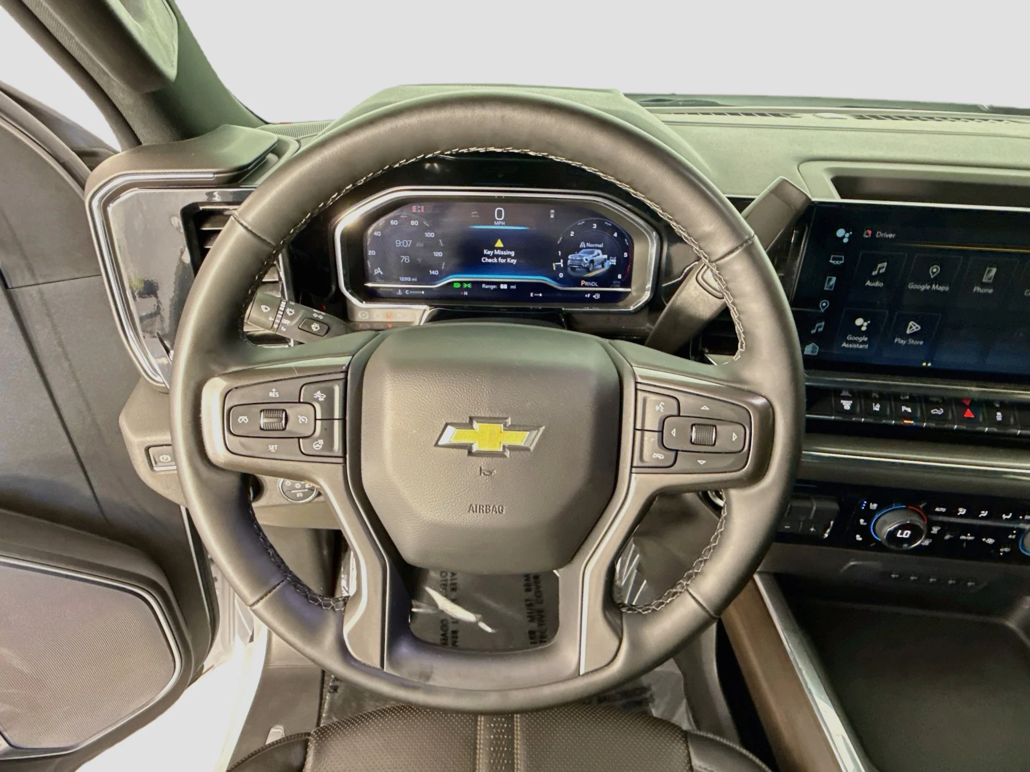 Used 2025 Iridescent Pearl Tricoat Chevrolet High Country DRW image 13