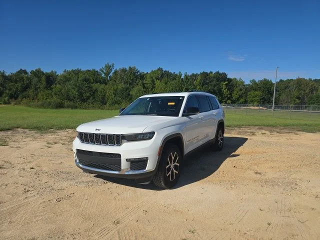 Used 2023 White Jeep Limited image 2