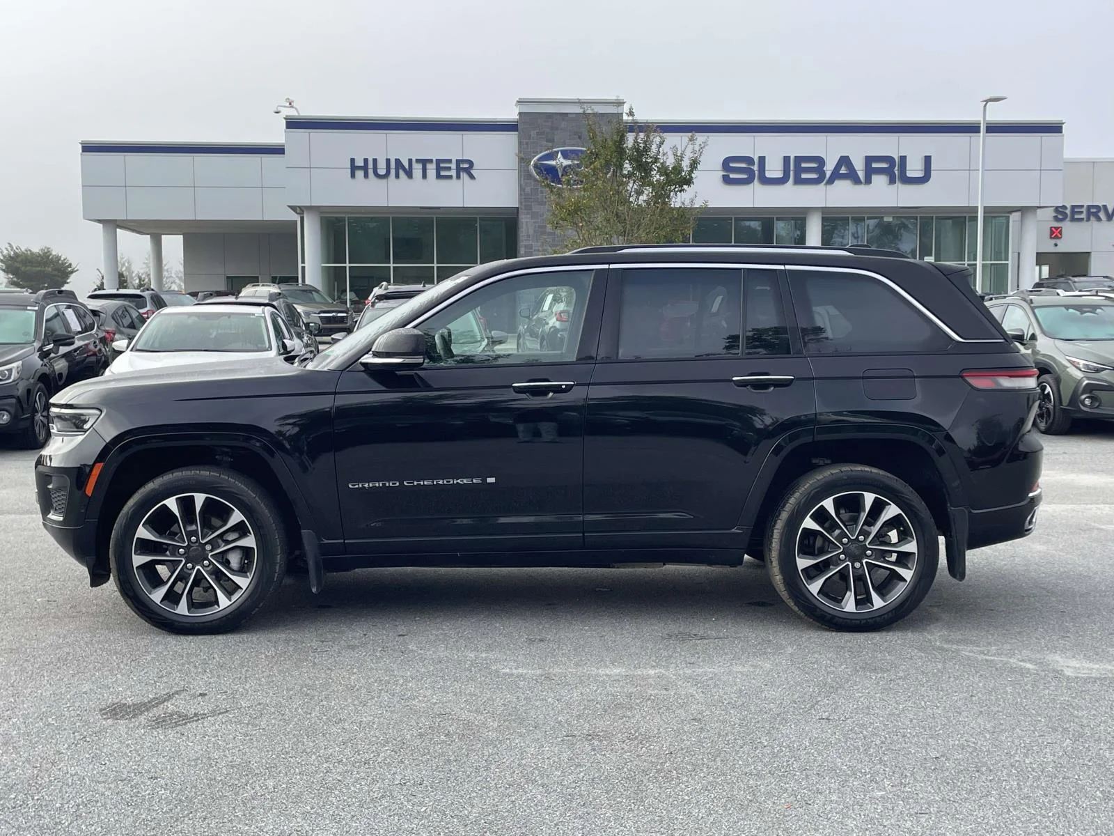 Used 2022 Diamond Black Crystal Pearlcoat Jeep Overland image 25