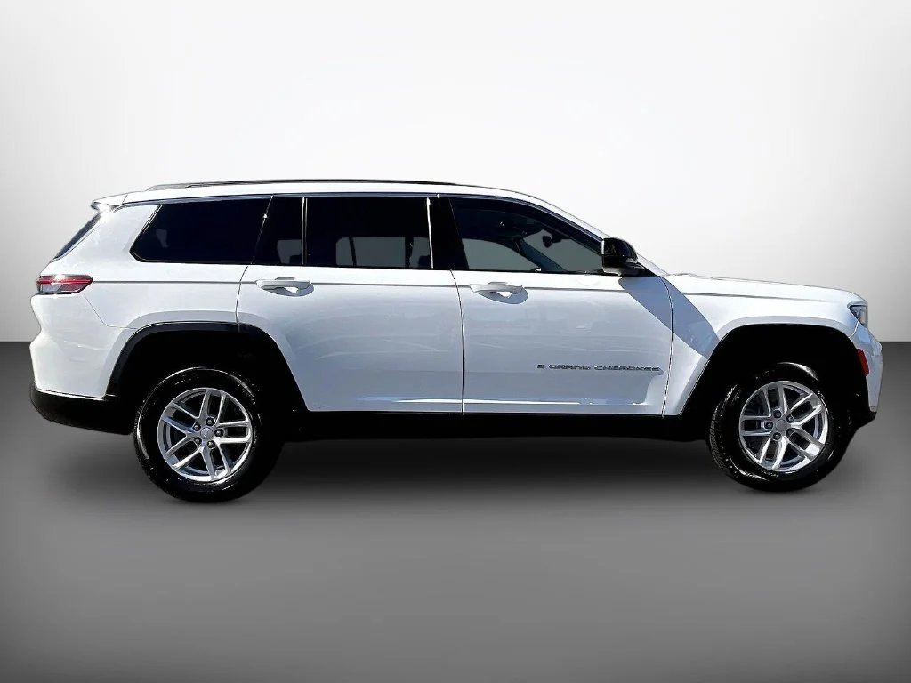 Used 2023 Bright White Clearcoat Jeep Laredo image 8