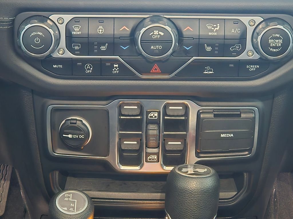 2025 Jeep Wrangler 4-Door Sahara - Photo 20