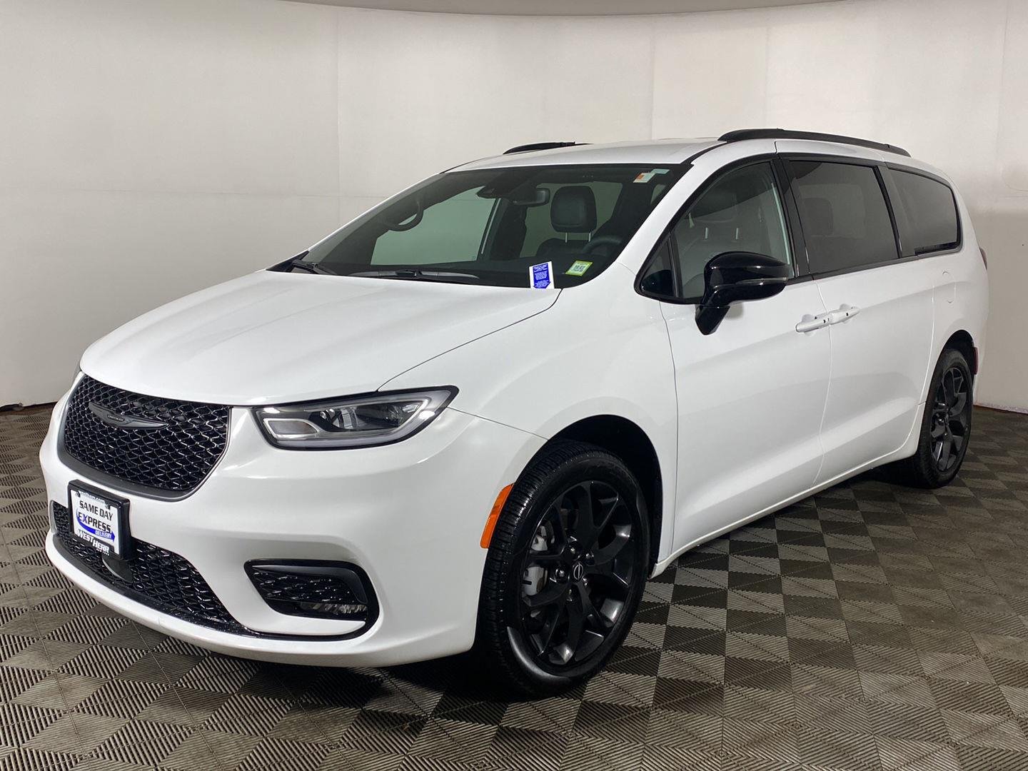Used 2026 Bright White Clearcoat Chrysler Select AWD image 2