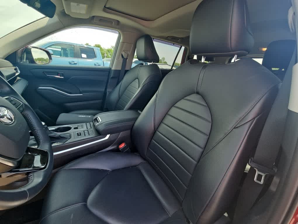 Used 2021 Ruby Flare Pearl Toyota XLE image 11