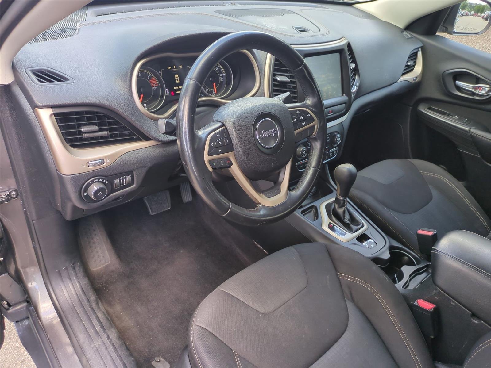 Used 2016 Granite Crystal Metallic Clearcoat Jeep Latitude image 19