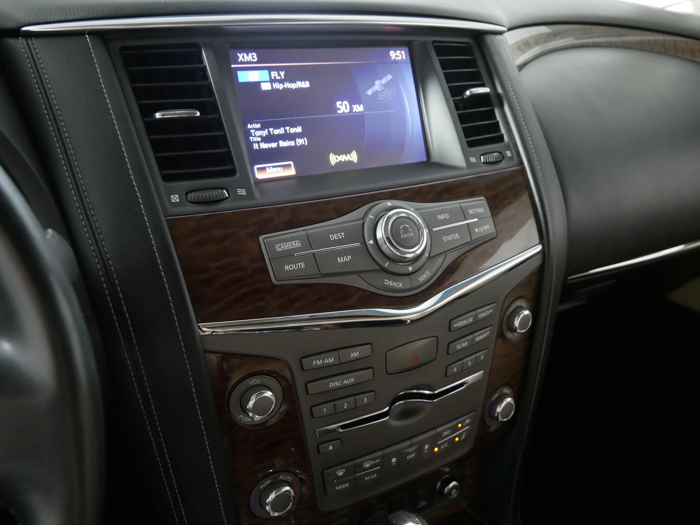 Used 2017 Pearl White Nissan Platinum image 22