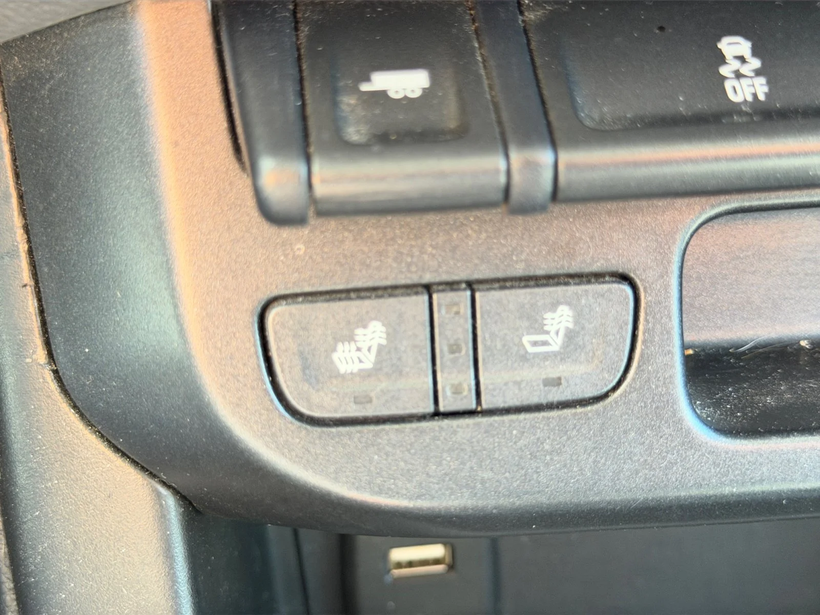 Used 2017 Silver Ice Metallic Chevrolet Z71 image 18