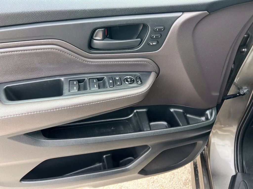 Used 2018 Forest Mist Metallic Honda Touring image 11