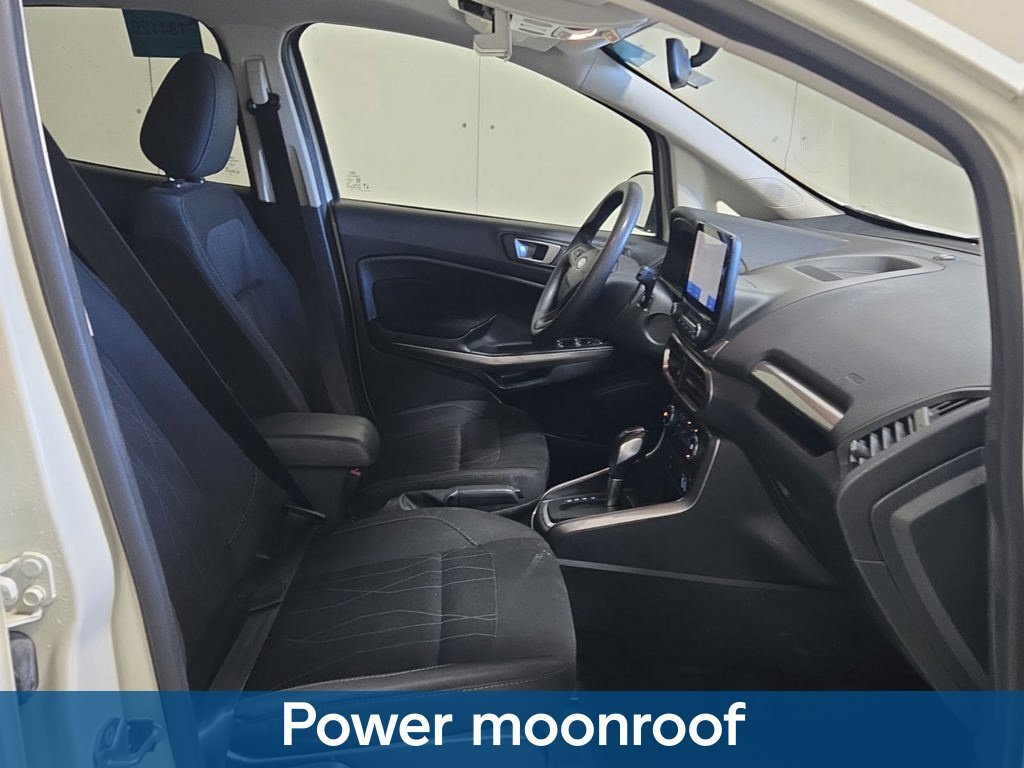 Used 2021 White Ford SE image 3