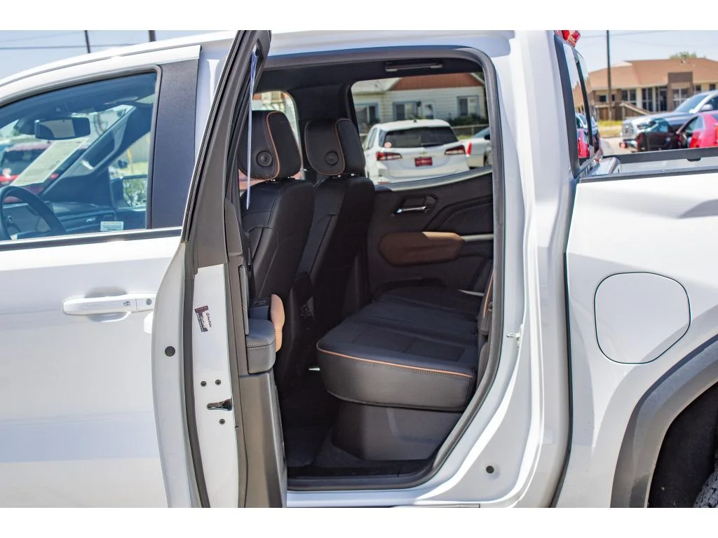 2025 GMC Canyon AT4 - Photo 17