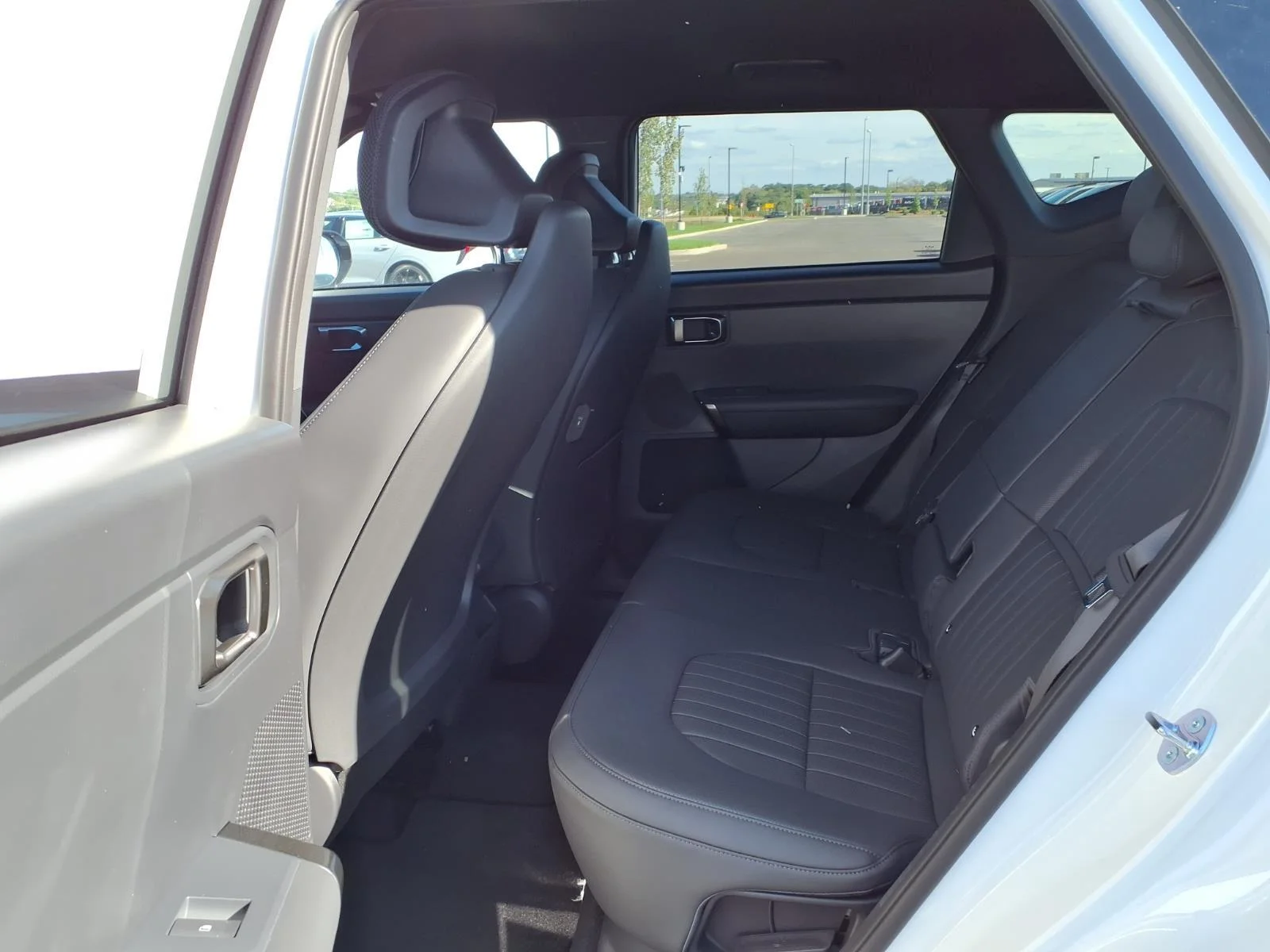 New 2027 Snow White Pearl Kia X-Line S image 12