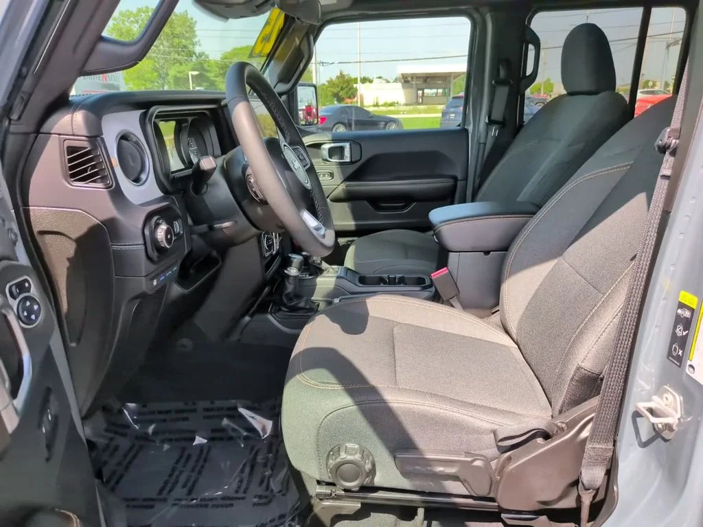 Used 2025 Gray Jeep Sahara 4xe image 16