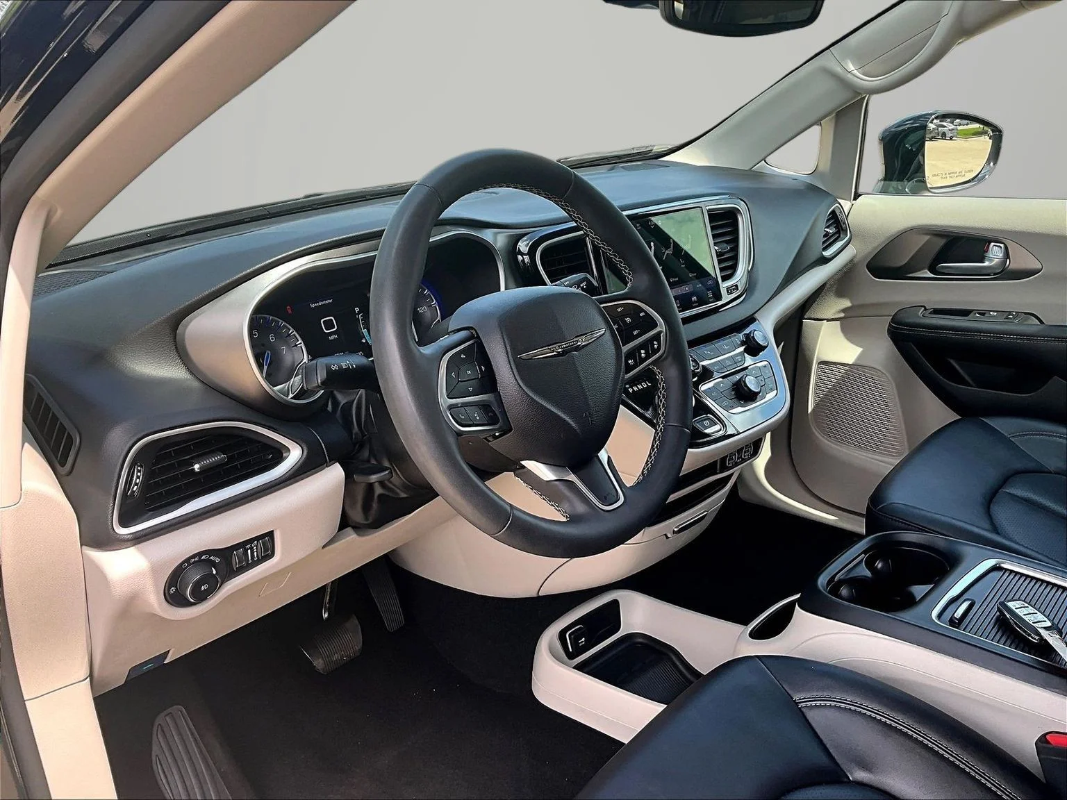 Used 2024 Black Chrysler Touring L image 15