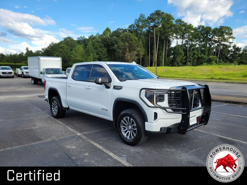 Used 2023 White GMC AT4 image 9