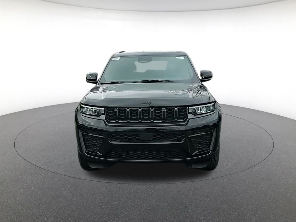New 2026 Diamond Black Crystal Pearlcoat Jeep Altitude image 2