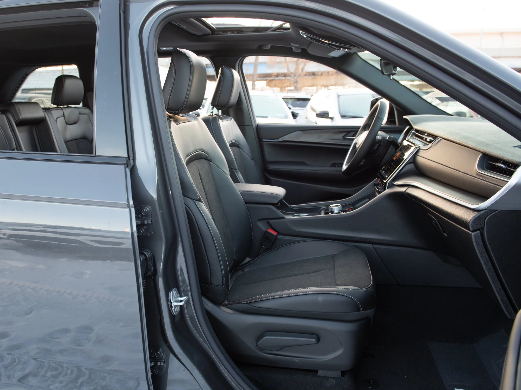 New 2025 Grey Jeep Altitude* image 21