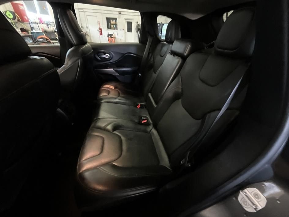 Used 2021 Gray Jeep Limited image 28