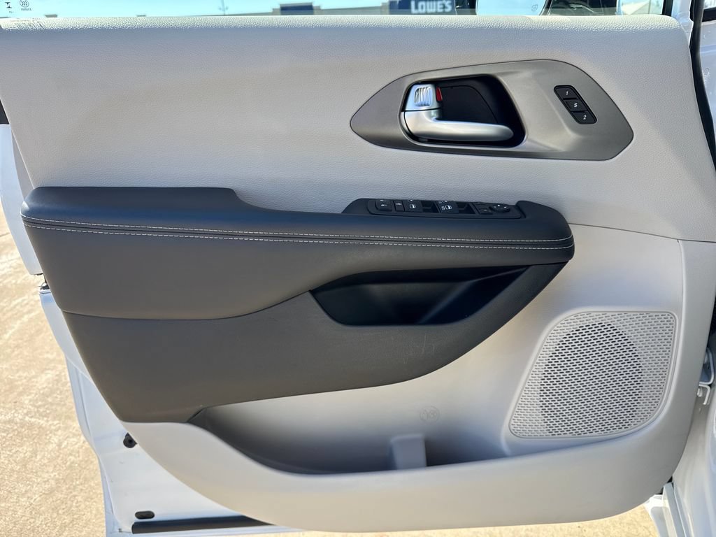 Used 2024 White Chrysler Touring L image 13