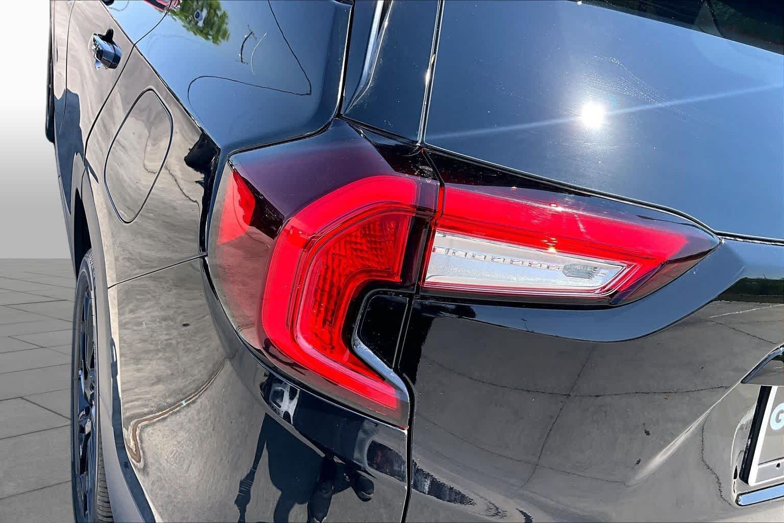 Used 2024 Ebony Twilight Metallic GMC SLE image 29