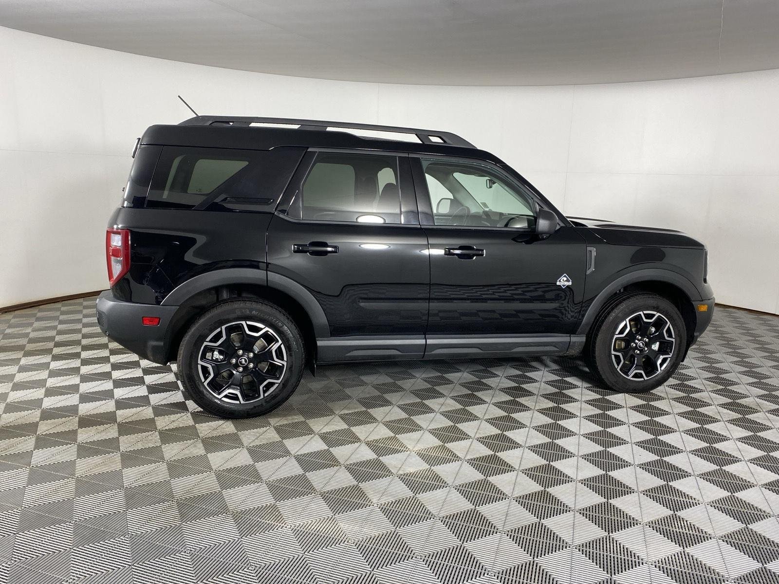 Used 2025 Shadow Black Ford Outer Banks image 8