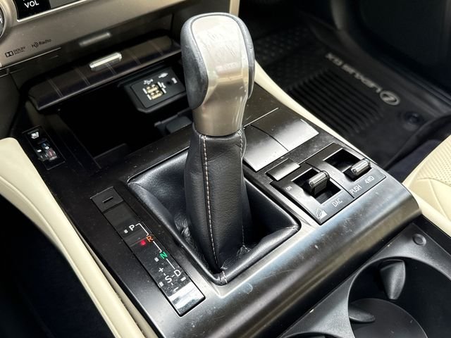 Used 2020 White Lexus 460 image 27