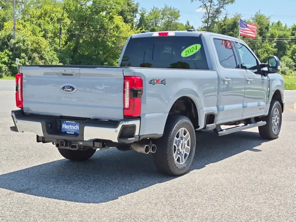Used 2024 Glacier Gray Metallic Tri-Coat Ford LARIAT image 3