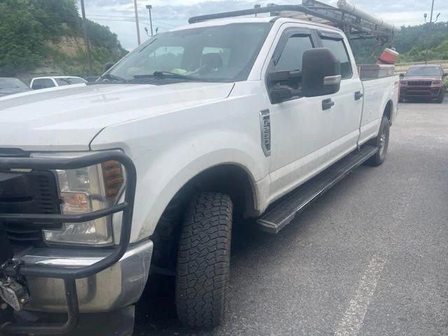Used 2018 White Ford XL image 3
