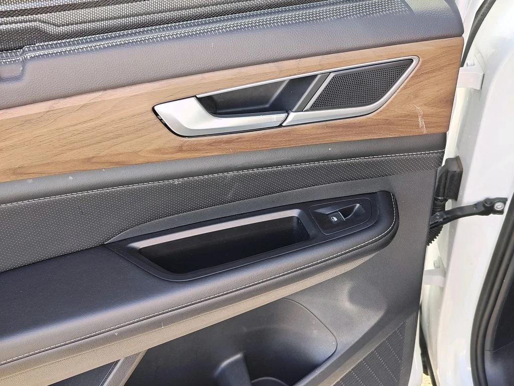 2025 Volkswagen Atlas SE w/Tech - Photo 25