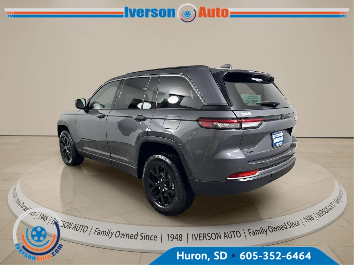 New 2026 Baltic Gray Metallic Clear-Coat Exterior Paint Jeep Laredo Altitude image 8