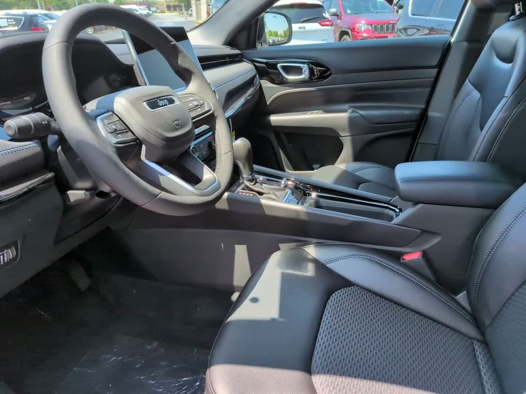 New 2026 Bright White Clearcoat Jeep Latitude image 20