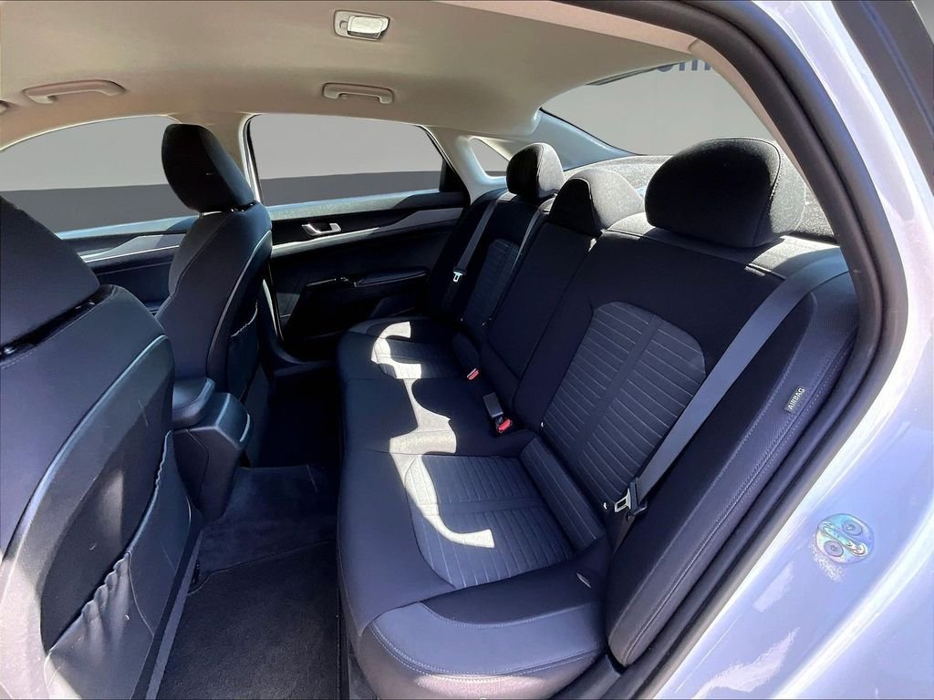 Used 2025 White Kia LXS image 23
