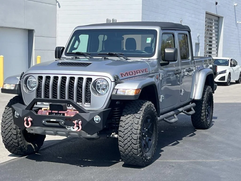 Used 2021 Billet Silver Metallic Clearcoat Jeep Mojave image 3