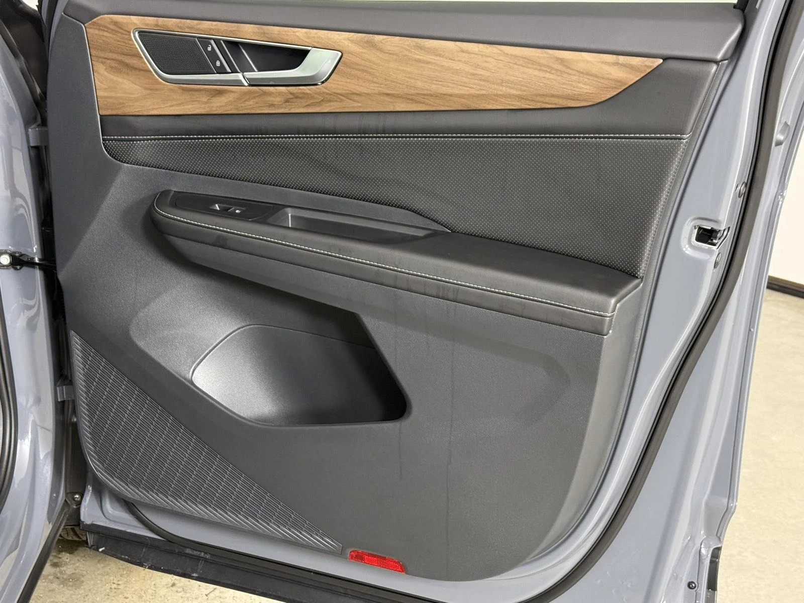 New 2026 Pure Gray Volkswagen 2.0T SE w/Technology image 15