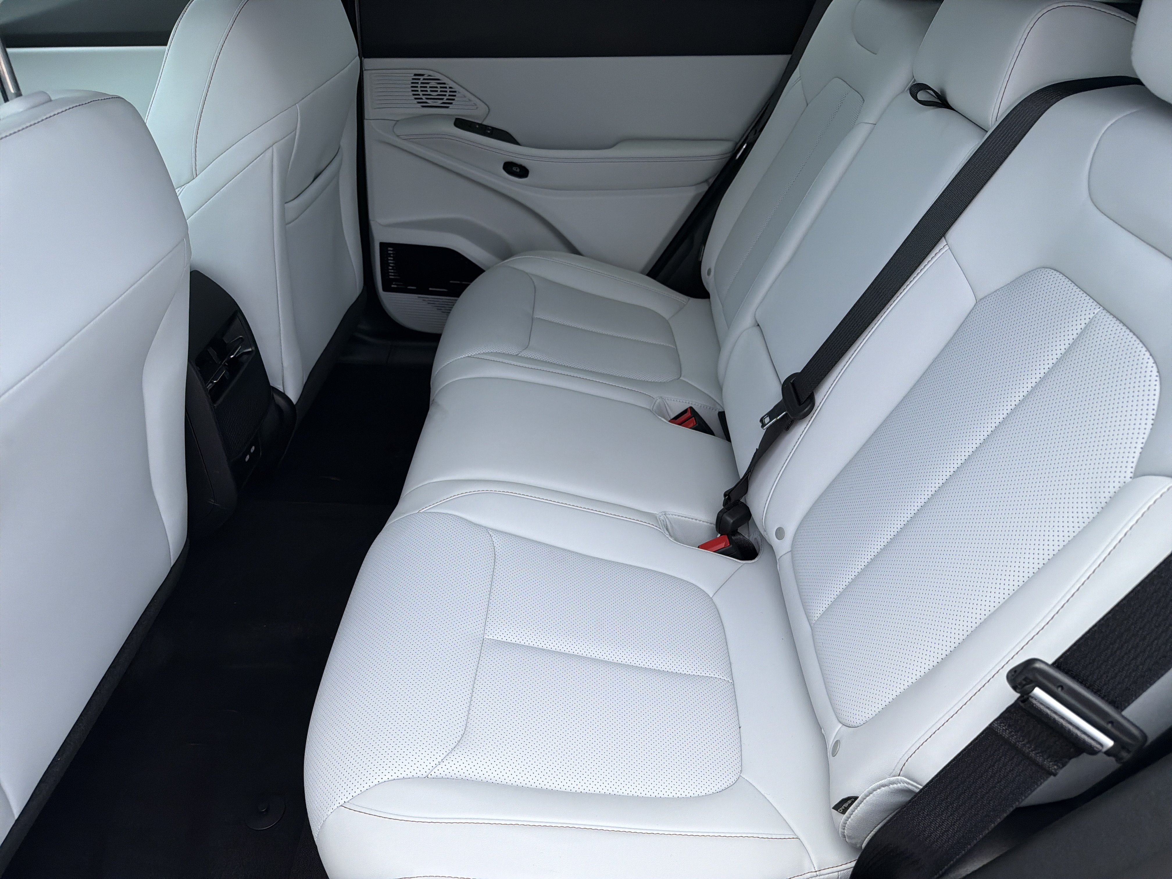 New 2026 Bright White Clear-Coat Exterior Paint Jeep Limited image 21