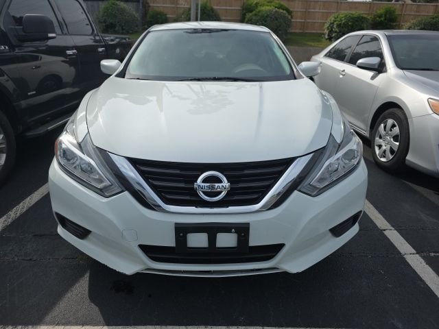 Used 2017 Nissan Altima S with VIN 1N4AL3AP8HN364812 for sale in Longview, TX