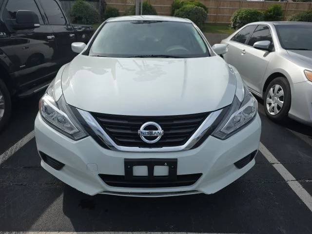 Used 2017 Nissan Altima S with VIN 1N4AL3AP8HN364812 for sale in Longview, TX