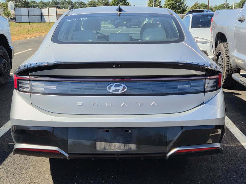 Used 2024 Silver Hyundai SEL image 7