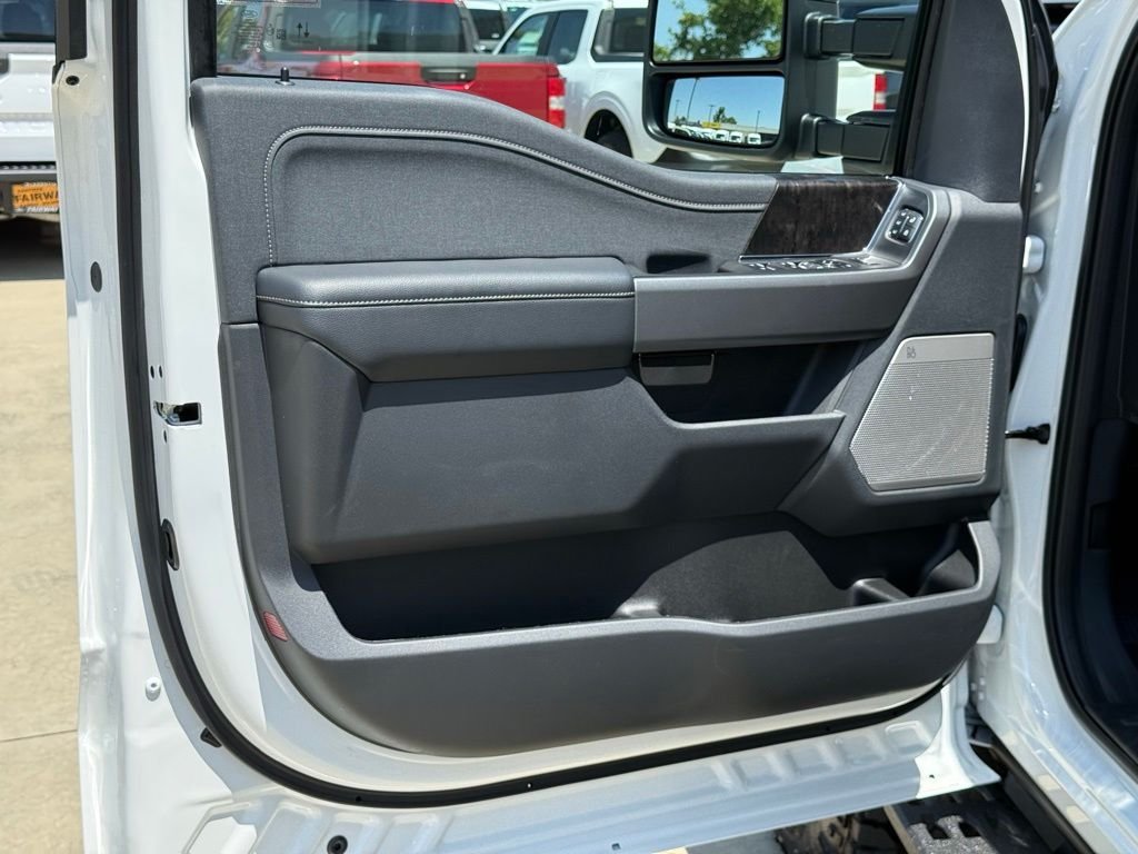 New 2026 Star White Metallic Tri-Coat Ford F-250® Lariat® image 13