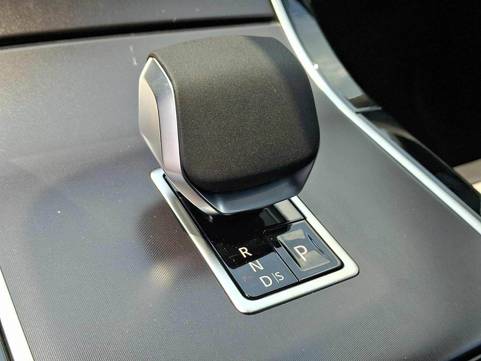 New 2026 Fuji White Land Rover Belgravia Edition image 8