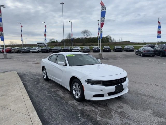 Used 2022 White Dodge SXT image 3