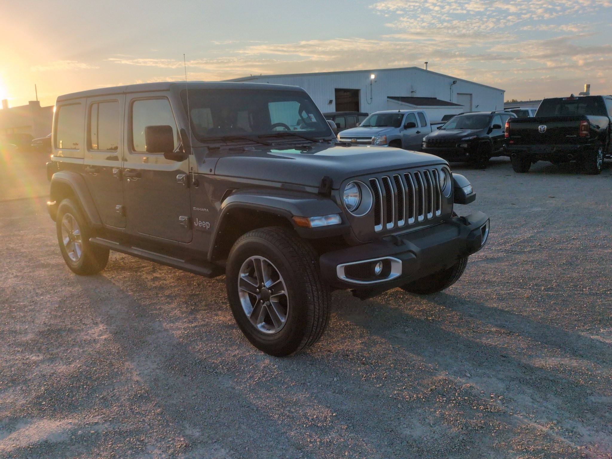Used 2021 Sting-Grey Jeep Unlimited Sahara image 3