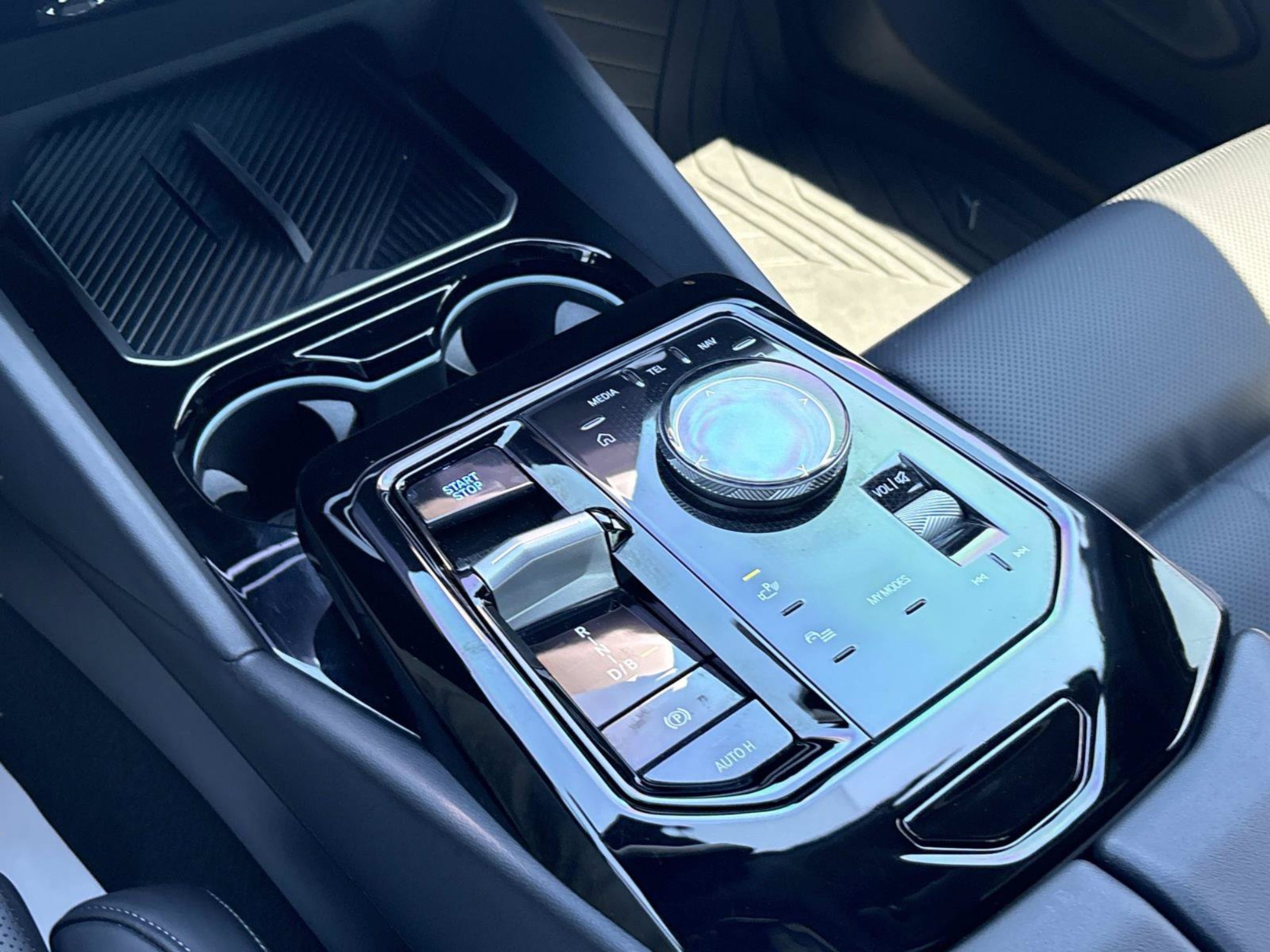 Used 2024 Black Sapphire Metallic BMW M60 image 32